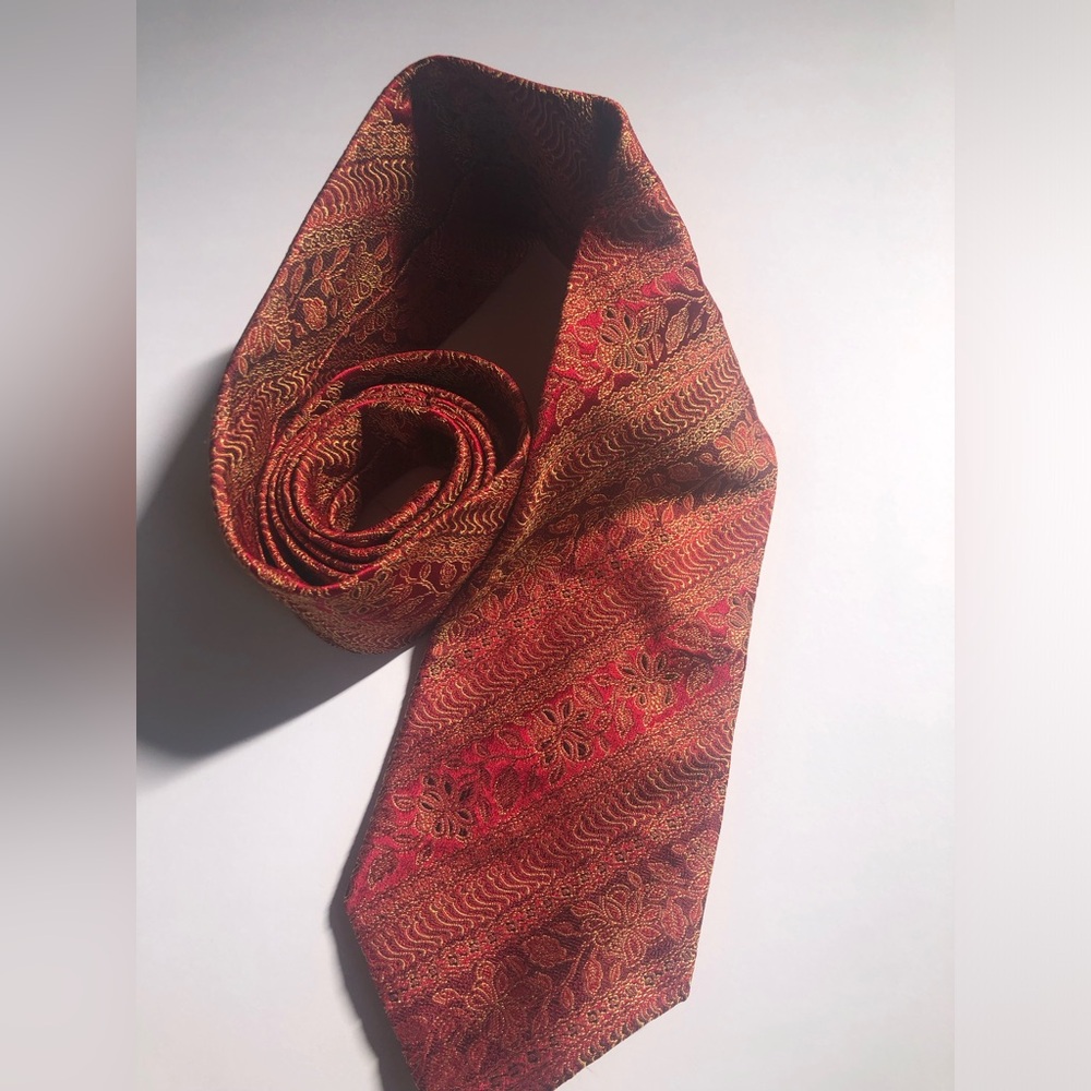 Dolce & Gabbana Red and Gold Silk Tie made In Italy